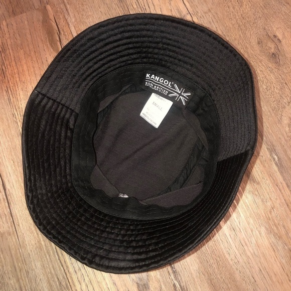 KANGOL Liquid Mercury Shiny Black Bucket Hat Sz Small - Picture 3 of 4